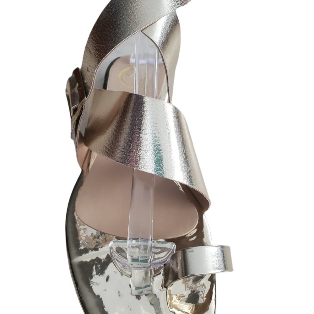 Makers Flat Sandals Size 10 in Gold Color - Picture 3 of 3